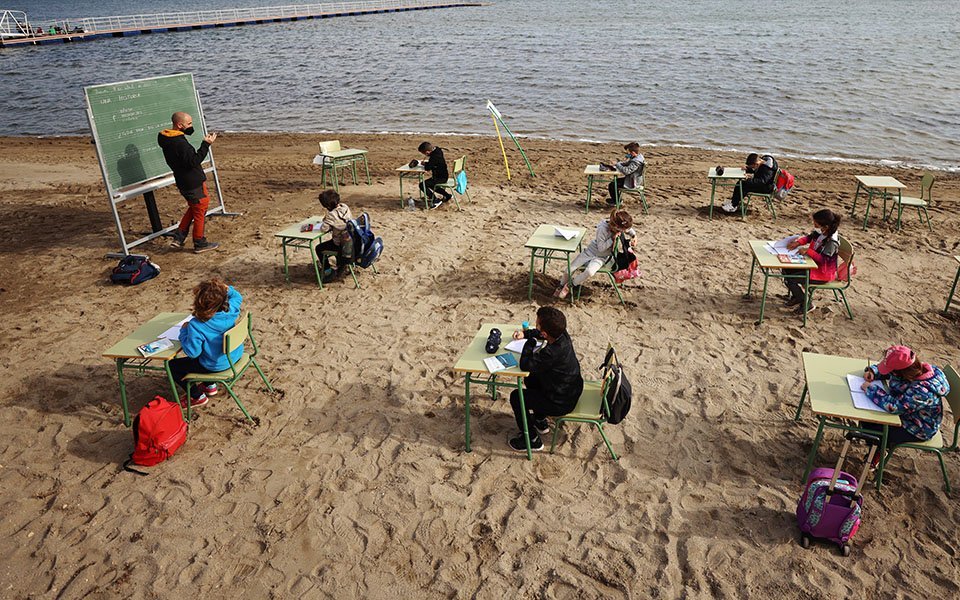 Ισπανία: Το σχολείο δίπλα στη θάλασσα 
