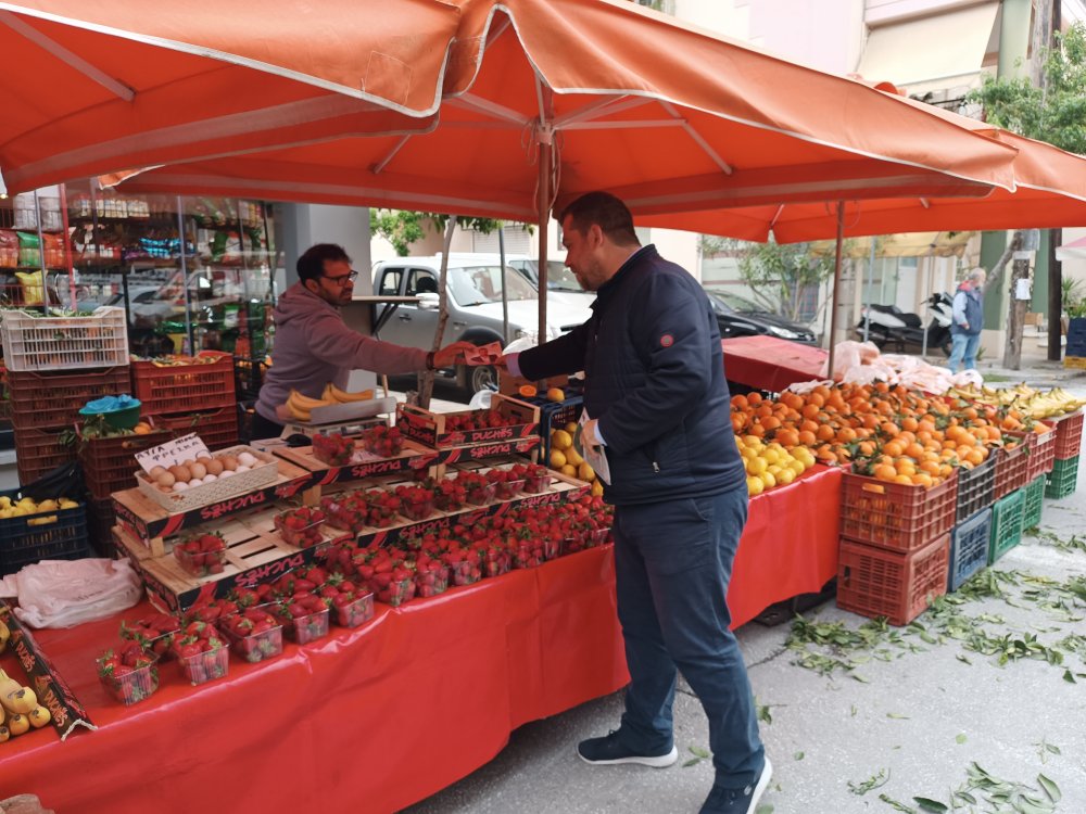 Tην λαϊκή αγορά της Νέας Ιωνίας επισκέφθηκε ο Δημήτρης Τσιμπανάκος