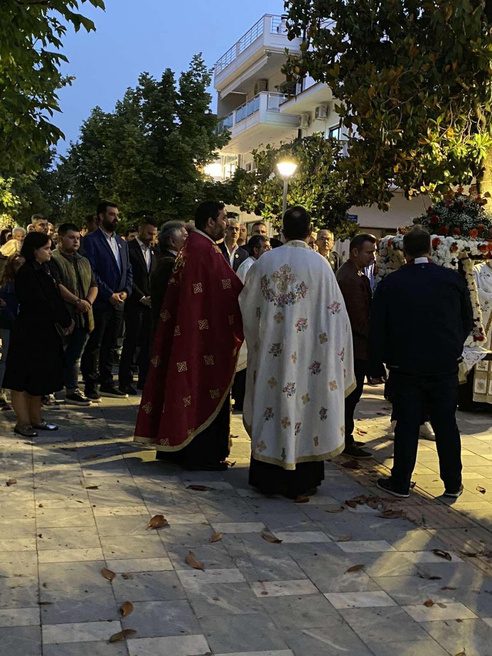 Πλήθος πιστών στους εορτασμούς των Αγίων Κωνσταντίνου και Ελένης