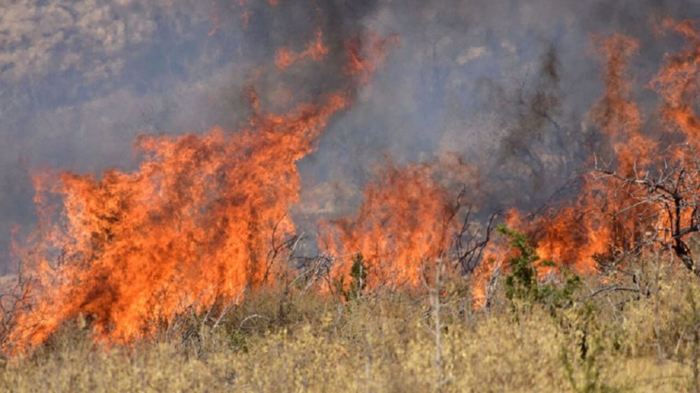 Φωτιά έκαψε υπολείμματα καλλιεργειών στο Αερινό