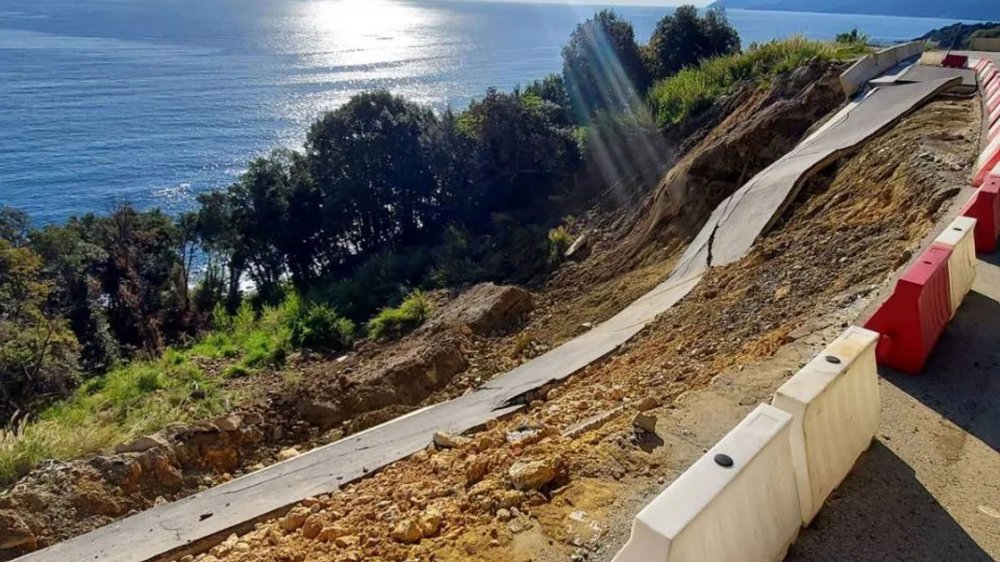 Σε «ανωτέρα βία» αποδίδει την κατάρρευση του δρόμου η εταιρεία
