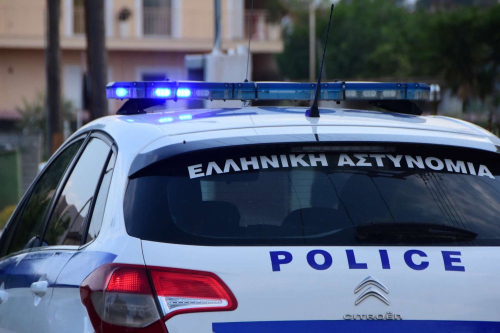 Αέρινο: Διέρρηξαν αυτοκίνητα στο φιλικό της "Ομόνοιας"