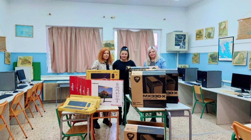 Δωρεά υπολογιστών στο δημοτικό σχολείο Στεφανοβικείου από τον Σύλλογο Γονέων και Κηδεμόνων