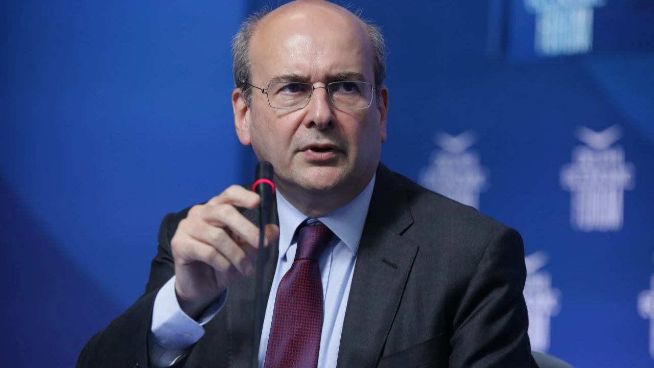 Χατζηδάκης: Δεν επέλεξα εγώ ποια καταστήματα ΕΛΤΑ θα κλείσουν