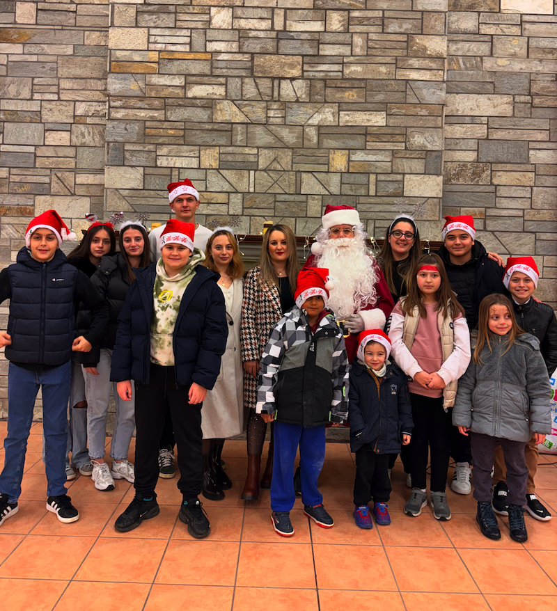 Εικόνες από την φωταγώγηση του χριστουγεννιάτικου δέντρου στο Αερινό