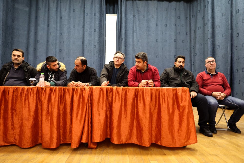 Ο κύβος ερρίφθη: Οι αγρότες αποχωρούν από το μπλόκο της Νίκαιας την