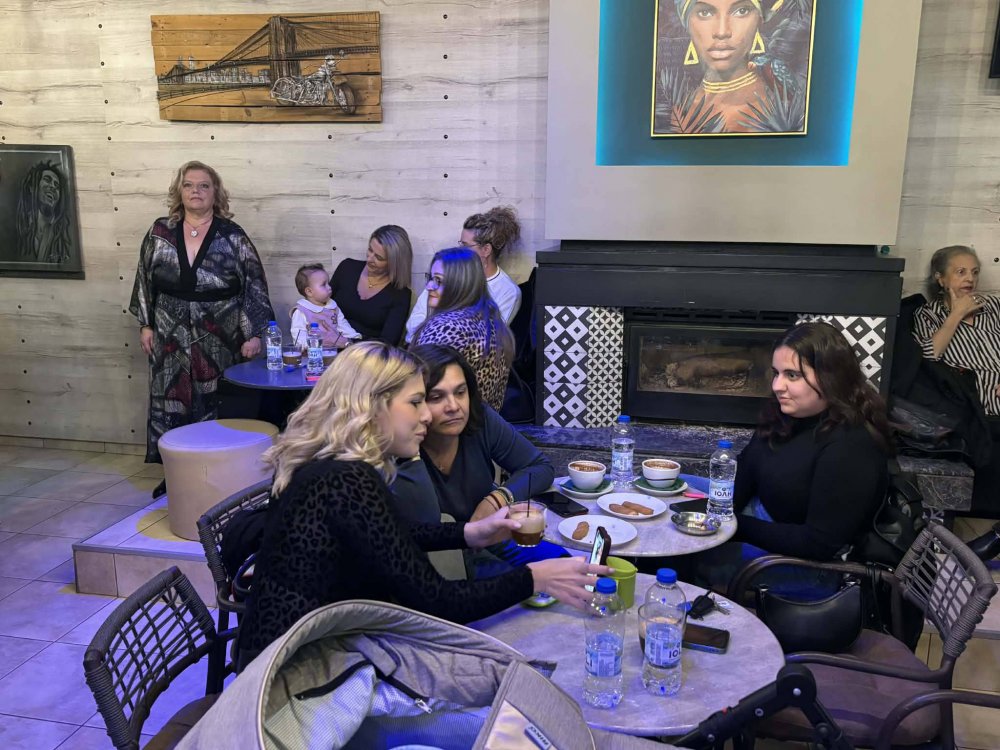 Η παρουσία σας μας τιμά και μας γεμίζει αισιοδοξία και δύναμη για τη νέα χρόνια