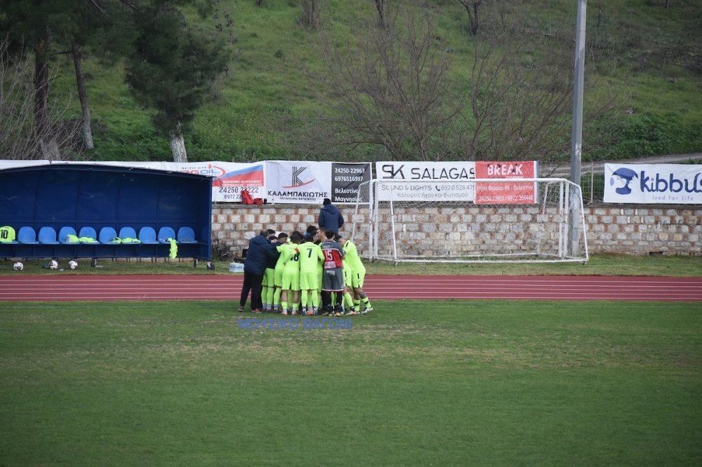 Νικά και απολαμβάνει την κορυφή