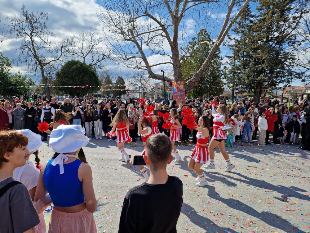 Με... Φραπέ και ΟΠΕΚΕΠΕ το Καρναβάλι Στεφανοβικείου