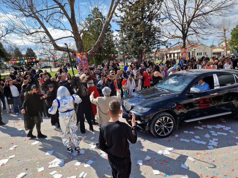 Με... Φραπέ και ΟΠΕΚΕΠΕ το Καρναβάλι Στεφανοβικείου