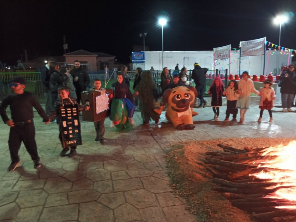Με χορό και γλέντι το άναμμα της φωτιάς στον Ριζόμυλο