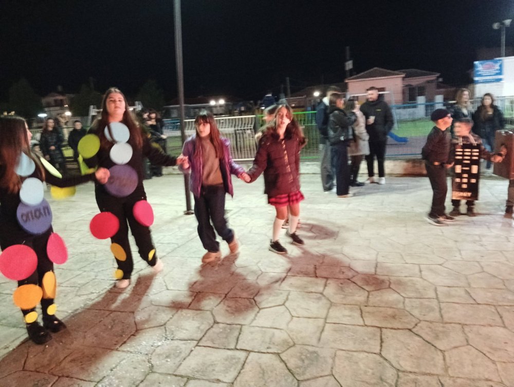 Με χορό και γλέντι το άναμμα της φωτιάς στον Ριζόμυλο