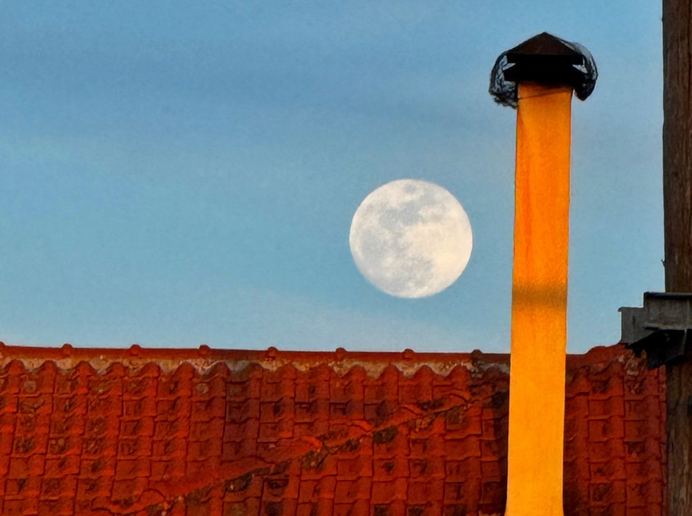 Σχεδόν πανσέληνος          