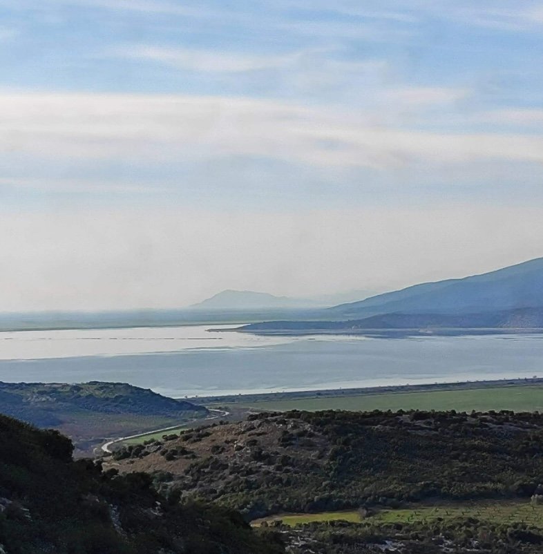 Σε ανοιξιάτικο τοπίο η πεζοπορία της Δευτέρας