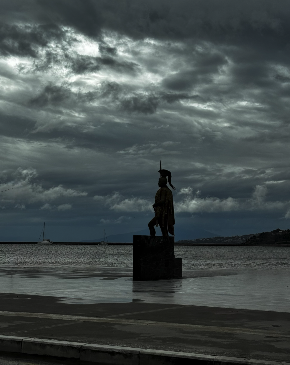 To άγαλμα του Ιάσονα στην παραλία του Βόλου
