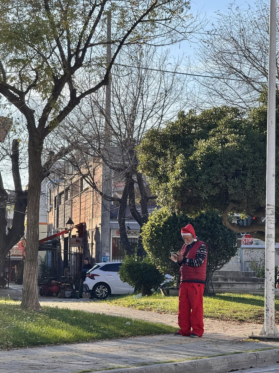 Ένας... καθημερινός Άγιος Βασίλης στον Βόλο