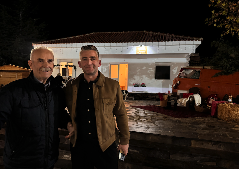 Εικόνες από την Φωταγώγηση του Χριστουγεννιάτικου Δέντρου στο Περίβλεπτο