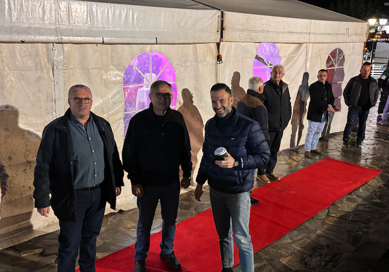 Εικόνες από την Φωταγώγηση του Χριστουγεννιάτικου Δέντρου στο Περίβλεπτο