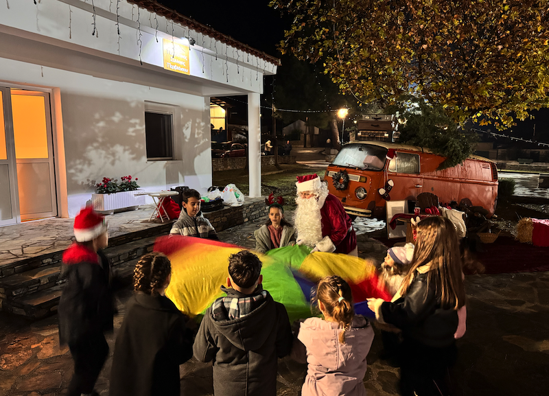 Εικόνες από την Φωταγώγηση του Χριστουγεννιάτικου Δέντρου στο Περίβλεπτο