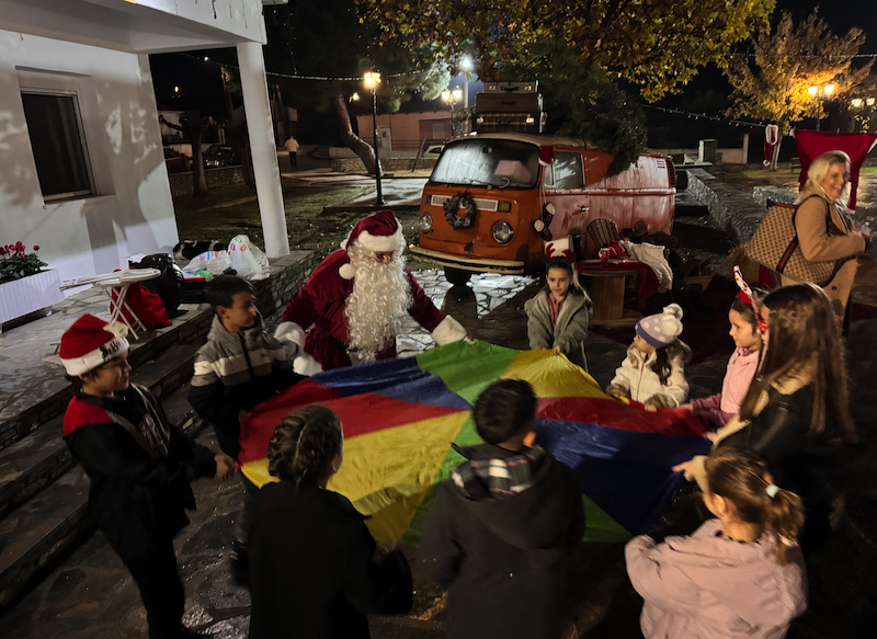 Εικόνες από την Φωταγώγηση του Χριστουγεννιάτικου Δέντρου στο Περίβλεπτο