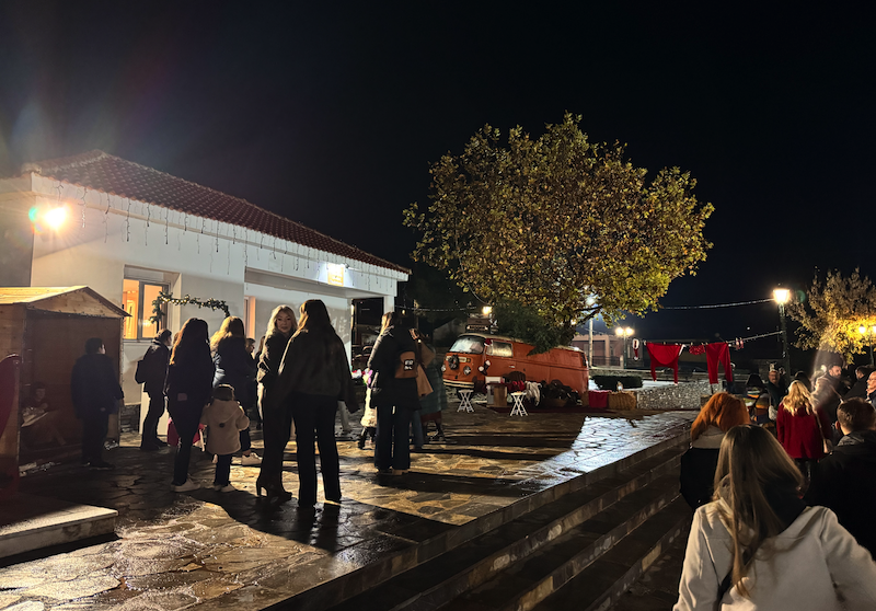 Εικόνες από την Φωταγώγηση του Χριστουγεννιάτικου Δέντρου στο Περίβλεπτο