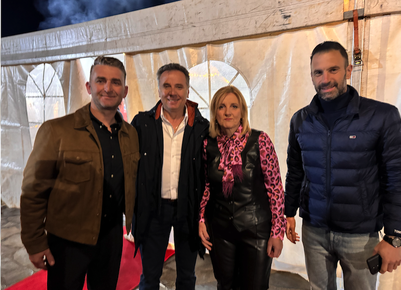 Εικόνες από την Φωταγώγηση του Χριστουγεννιάτικου Δέντρου στο Περίβλεπτο