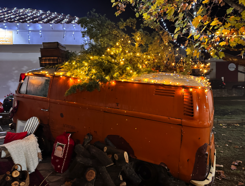 Εικόνες από την Φωταγώγηση του Χριστουγεννιάτικου Δέντρου στο Περίβλεπτο