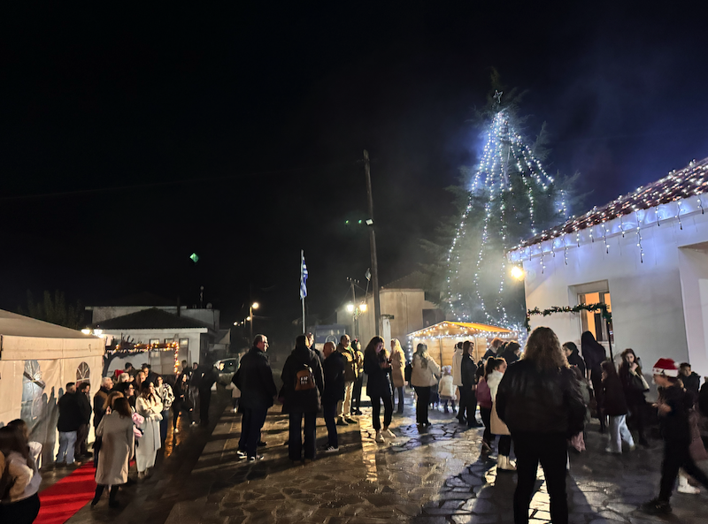 Εικόνες από την Φωταγώγηση του Χριστουγεννιάτικου Δέντρου στο Περίβλεπτο