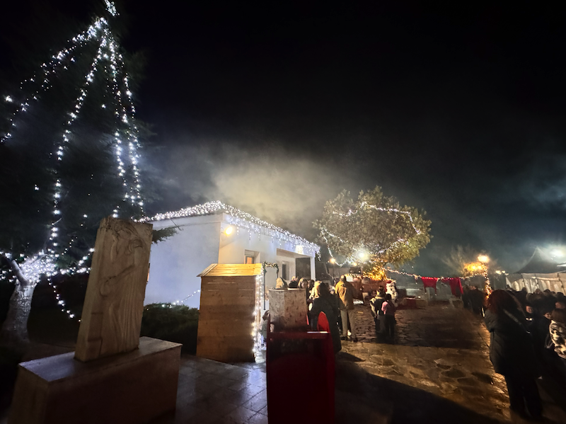 Εικόνες από την Φωταγώγηση του Χριστουγεννιάτικου Δέντρου στο Περίβλεπτο