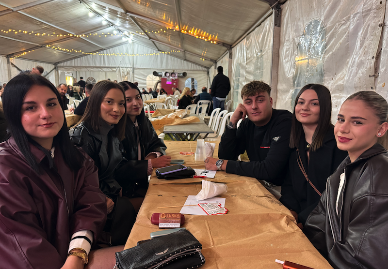 Εικόνες από την Φωταγώγηση του Χριστουγεννιάτικου Δέντρου στο Περίβλεπτο