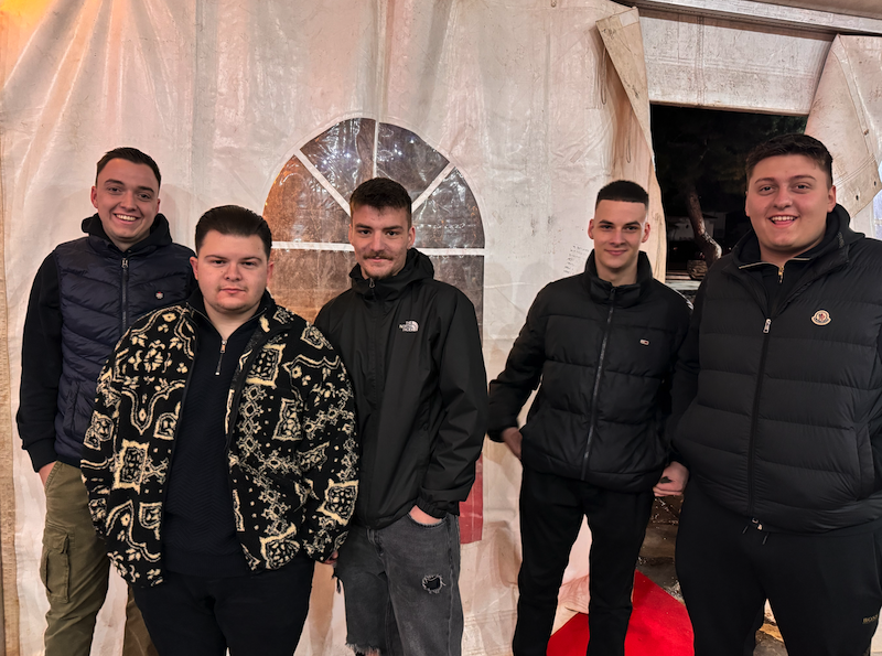 Εικόνες από την Φωταγώγηση του Χριστουγεννιάτικου Δέντρου στο Περίβλεπτο