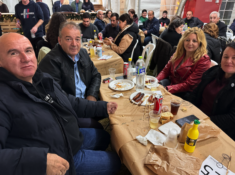 Εικόνες από την Φωταγώγηση του Χριστουγεννιάτικου Δέντρου στο Περίβλεπτο