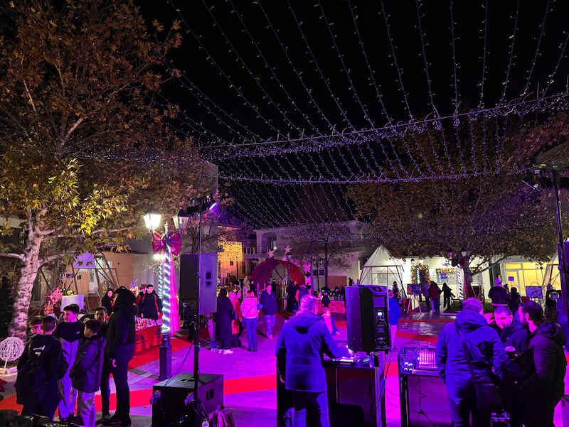 Εικόνες από την έναρξη των Χριστουγεννιάτικων Εκδηλώσεων στο Βελεστίνο