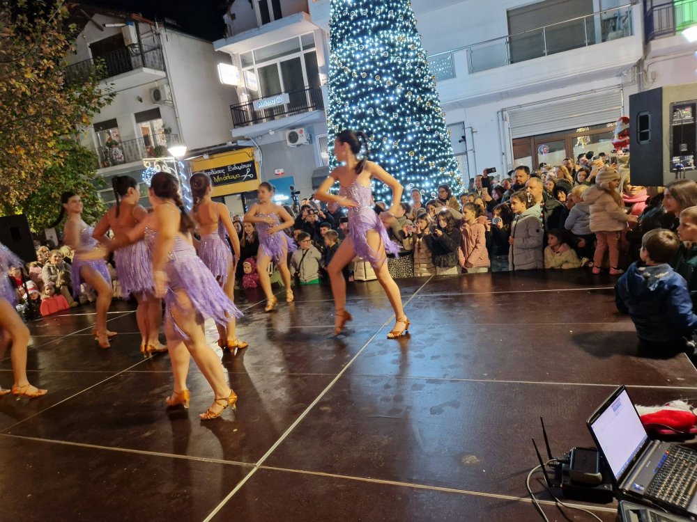 Εικόνες από την έναρξη των Χριστουγεννιάτικων Εκδηλώσεων στο Βελεστίνο