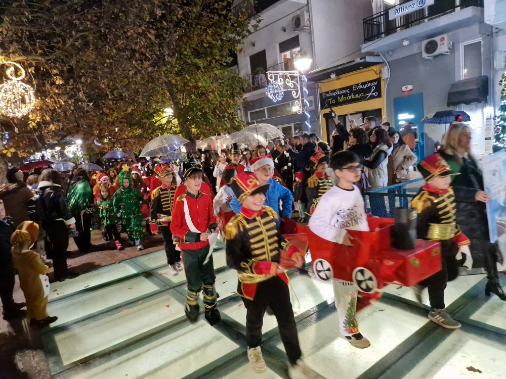 Εικόνες από την Χριστουγεννιάτικη Παρέλαση στο Βελεστίνο