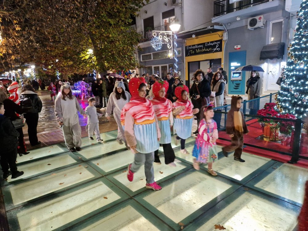 Εικόνες από την Χριστουγεννιάτικη Παρέλαση στο Βελεστίνο