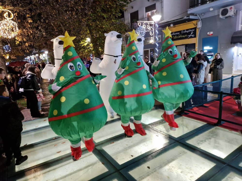 Εικόνες από την Χριστουγεννιάτικη Παρέλαση στο Βελεστίνο