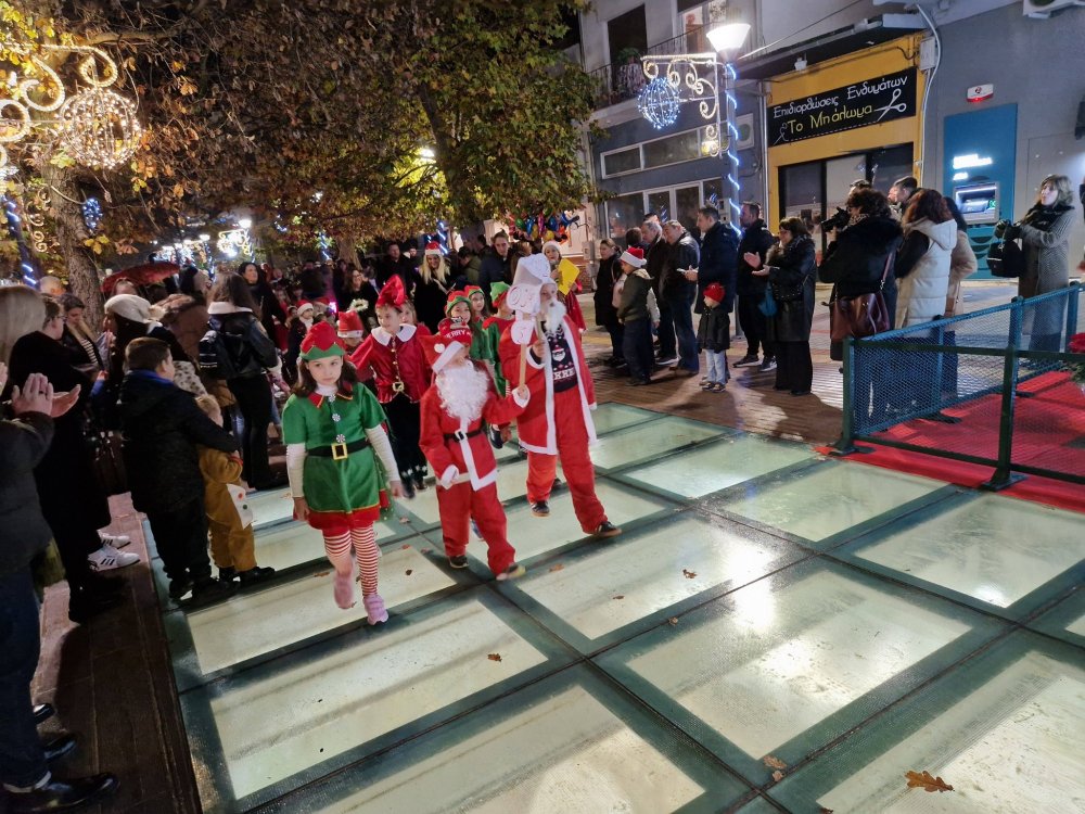 Εικόνες από την Χριστουγεννιάτικη Παρέλαση στο Βελεστίνο