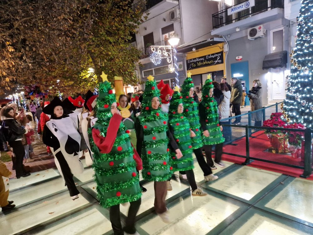 Εικόνες από την Χριστουγεννιάτικη Παρέλαση στο Βελεστίνο