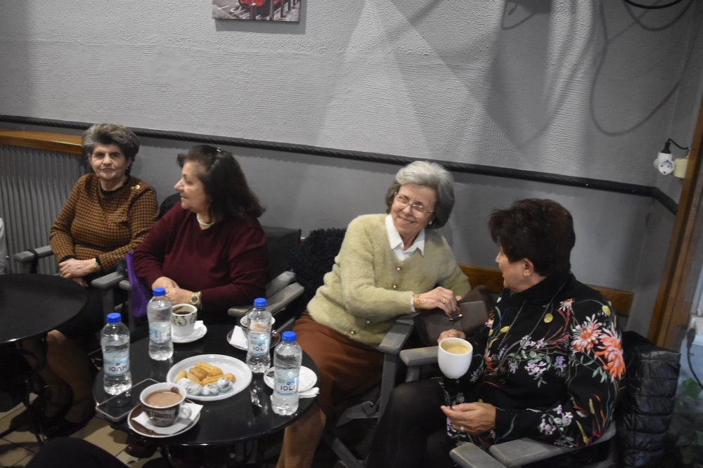 Εικόνες από την κοπή πίτας του Συλλόγου Γυναικών