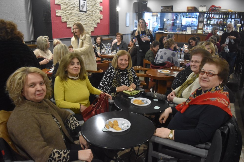 Εικόνες από την κοπή πίτας του Συλλόγου Γυναικών