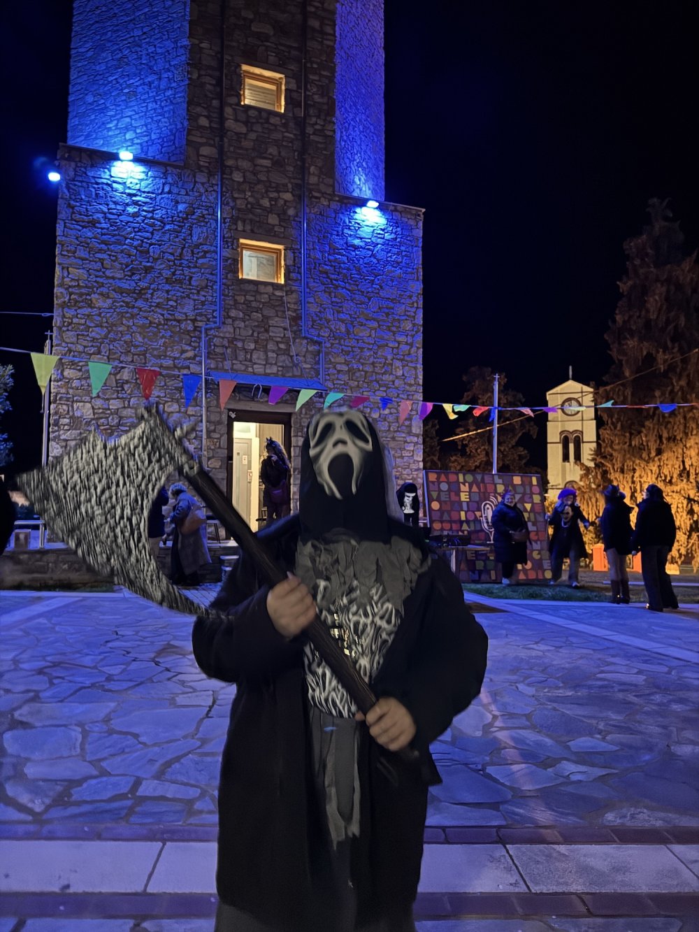 Απίστευτες αμφιέσεις στο πάρτυ του Radio Velestino!