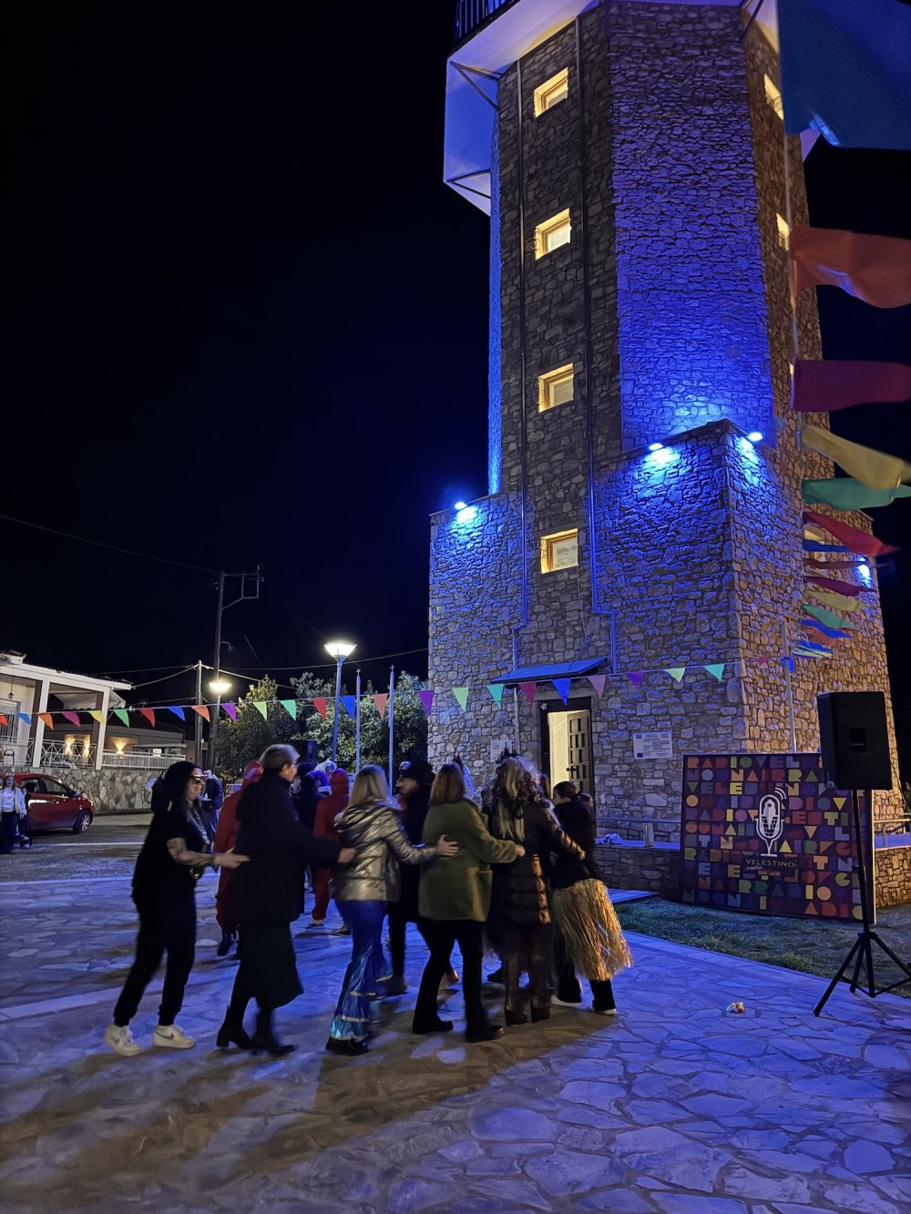 Απίστευτες αμφιέσεις στο πάρτυ του Radio Velestino!