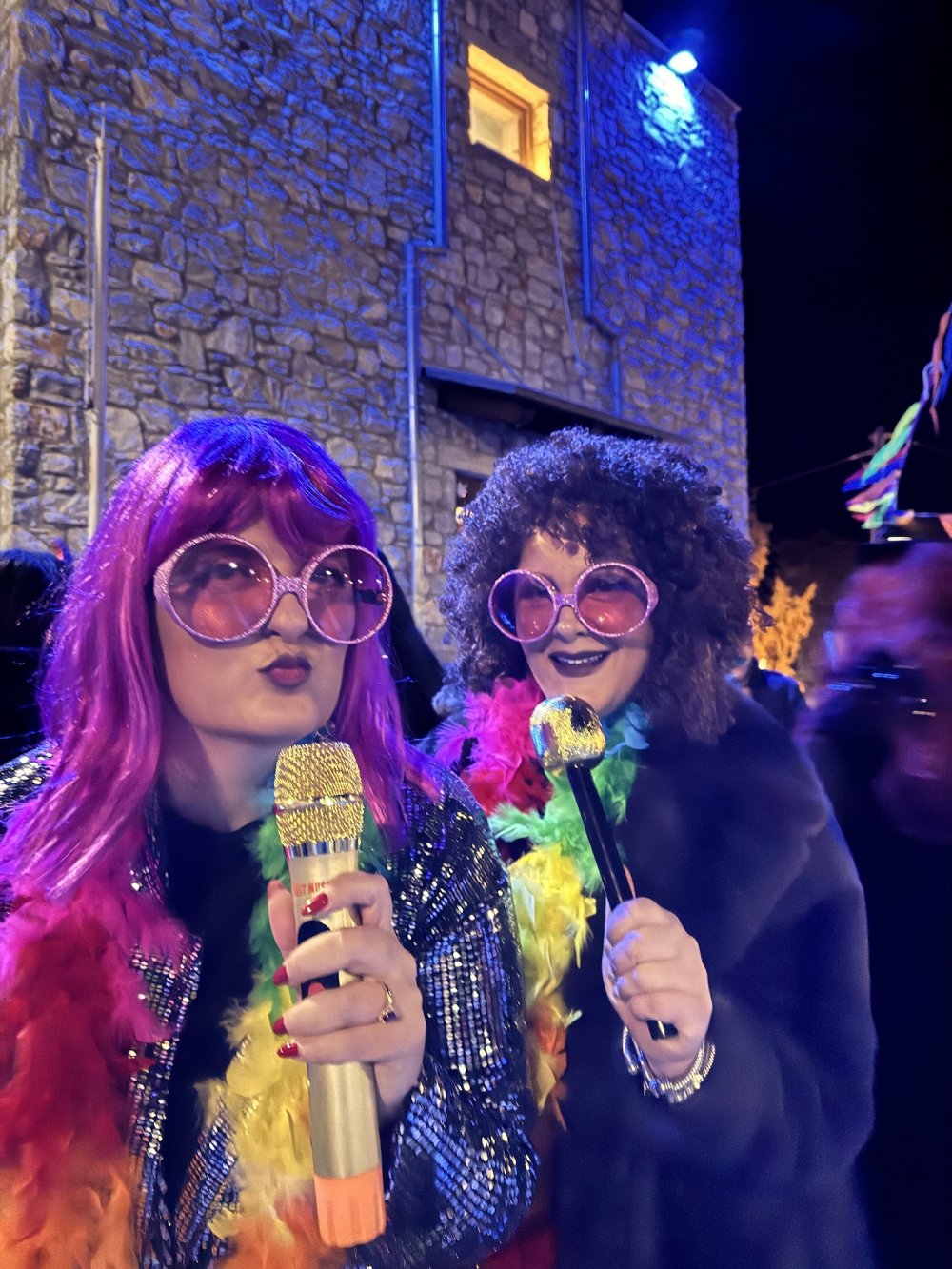 Απίστευτες αμφιέσεις στο πάρτυ του Radio Velestino!