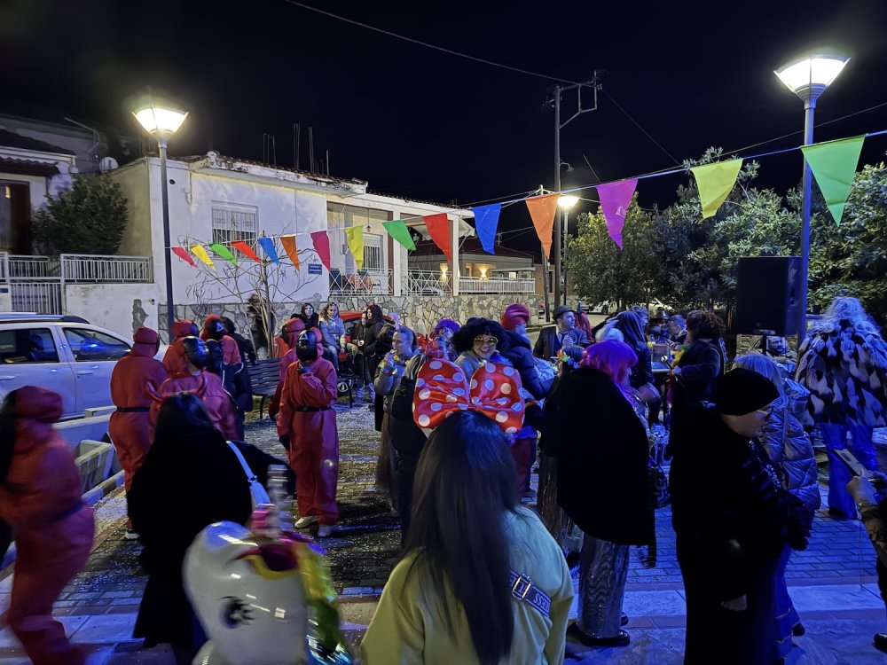 Απίστευτες αμφιέσεις στο πάρτυ του Radio Velestino!