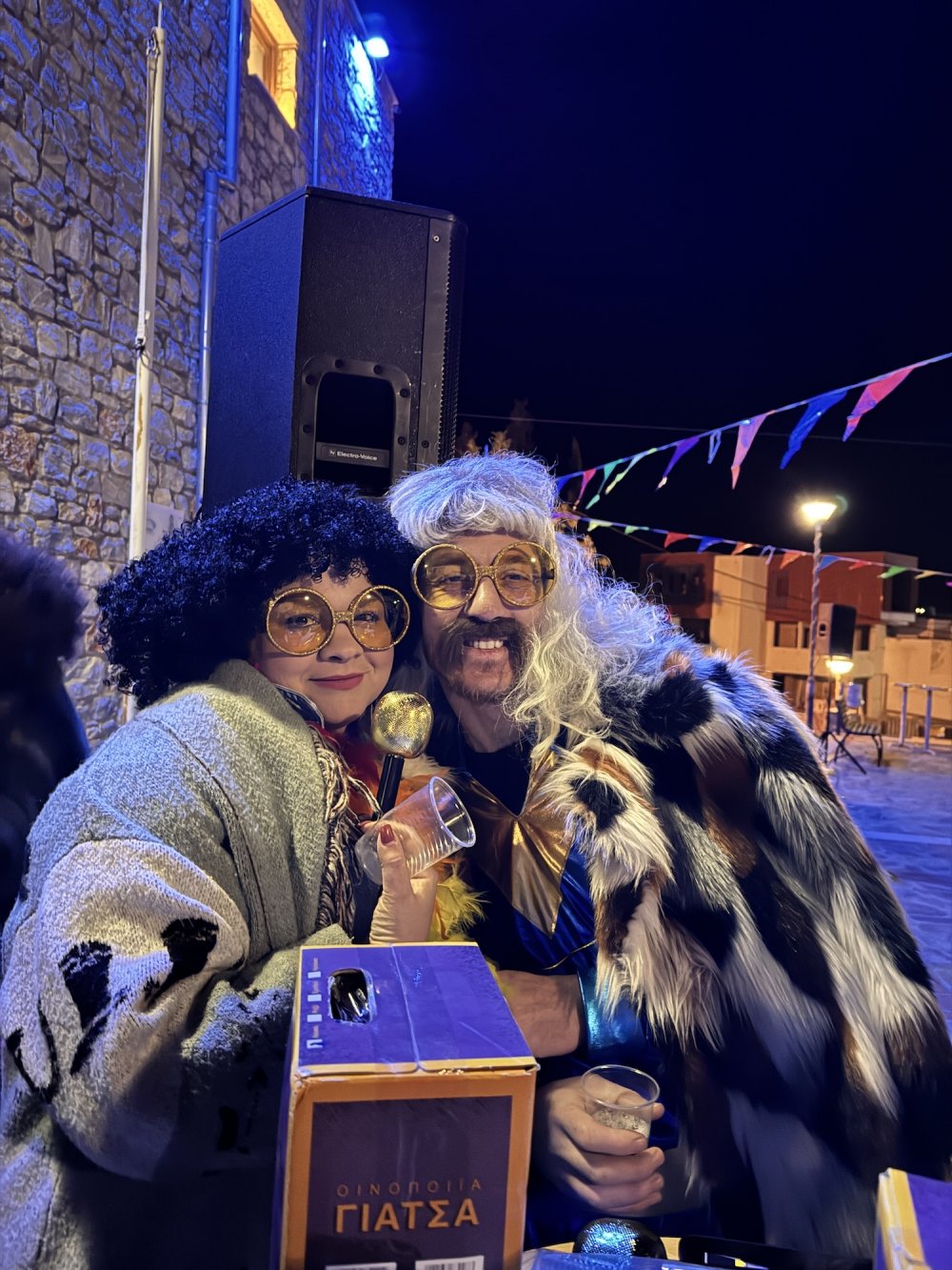 Απίστευτες αμφιέσεις στο πάρτυ του Radio Velestino!