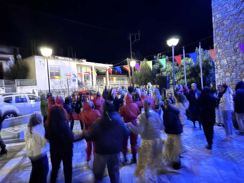 Απίστευτες αμφιέσεις στο πάρτυ του Radio Velestino!