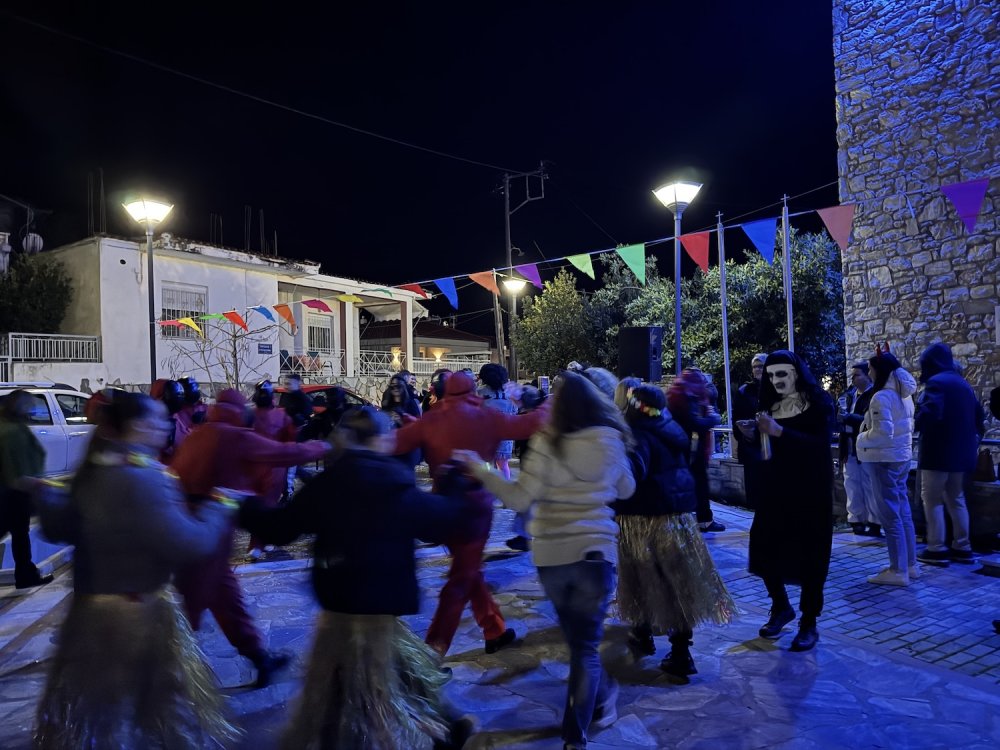 Απίστευτες αμφιέσεις στο πάρτυ του Radio Velestino!