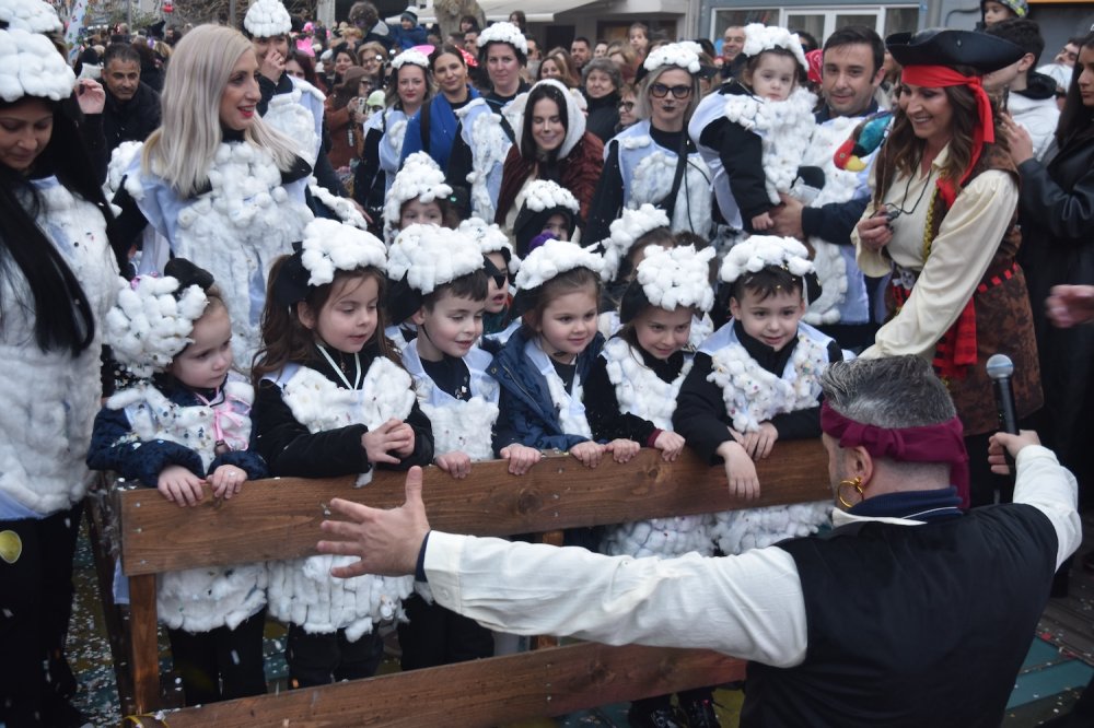 Εικόνες από το Καρναβάλι Βελεστίνου!