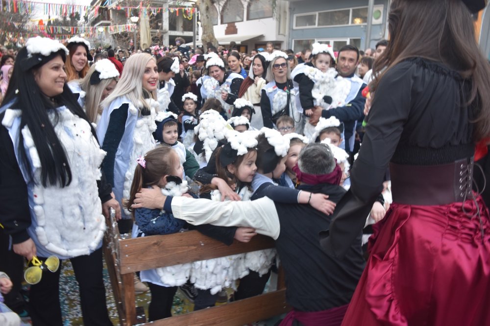 Εικόνες από το Καρναβάλι Βελεστίνου!